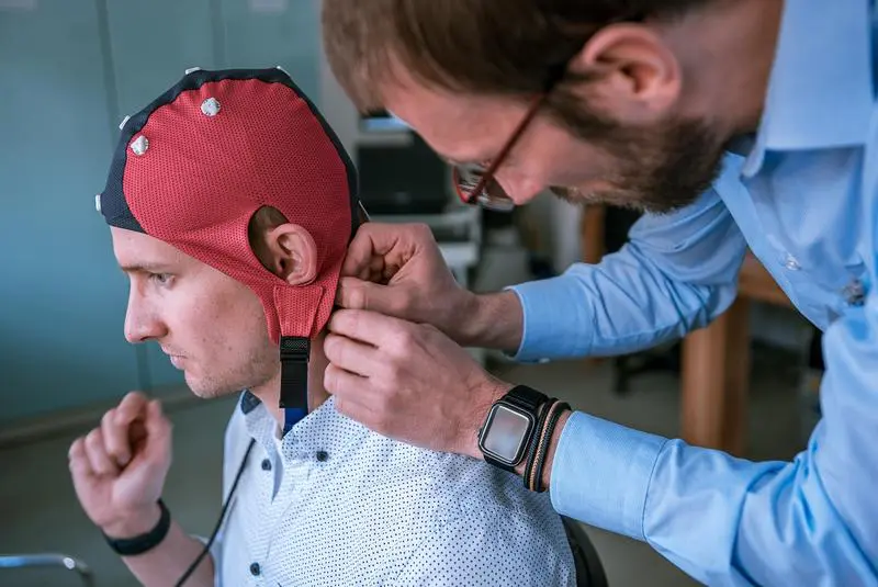 TU Ilmenau team wins the INNOspace Masters with brain monitoring system