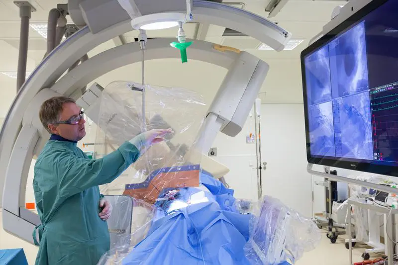 Drug-coated balloon catheter can also replace stents in larger heart vessels