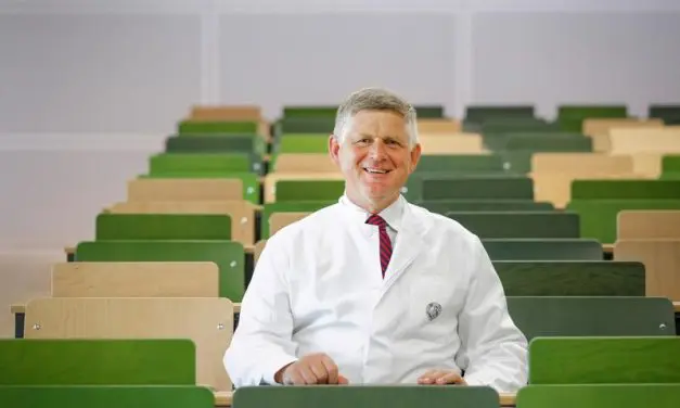 Jena oncologist receives Thuringian research award for CML studies