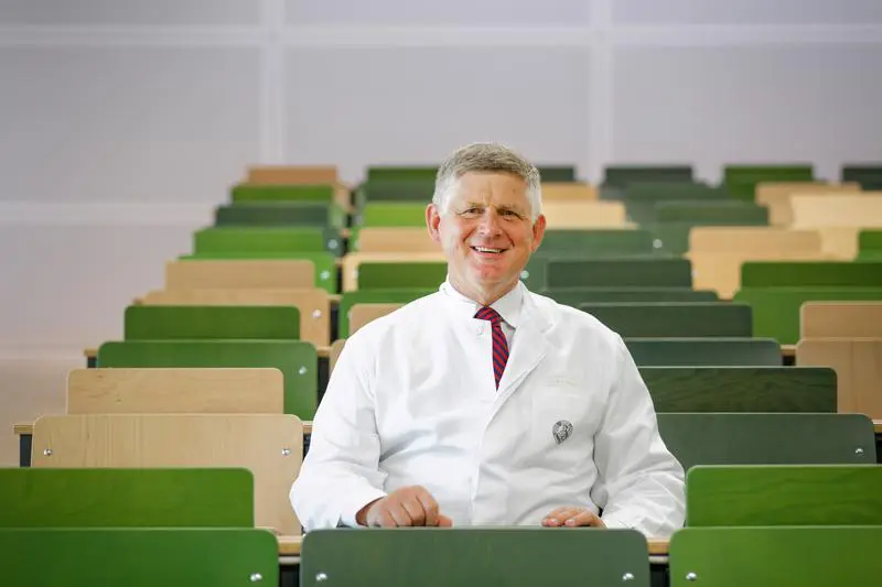 Jena oncologist receives Thuringian research award for CML studies