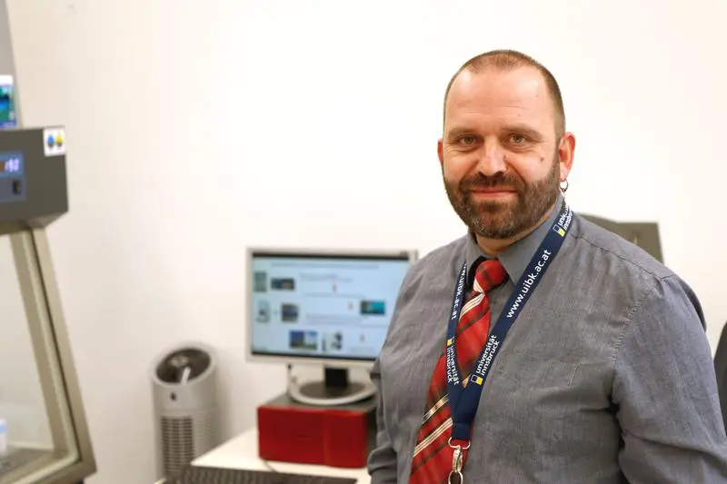 Proteomics hair analysis reveals self-injurious behavior