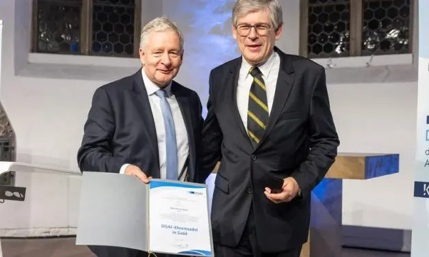 DGAI honors Professor Bernhard Graf with Badge of Honor in Gold