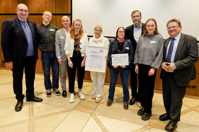 MHH receives Lower Saxony Health Award 2025 for digitization project