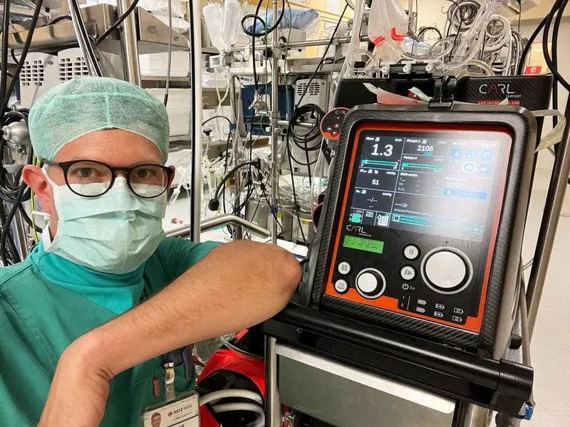 Promotion of young talent in cardiac surgery: Handling the heart-lung machine